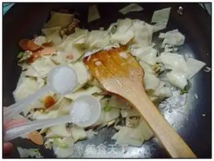 Make Fragrant fried noodles slices step 8