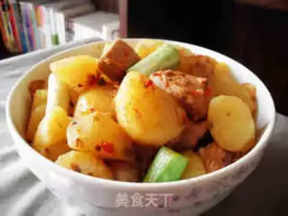 Make Sichuan-style potato braised pork step 7