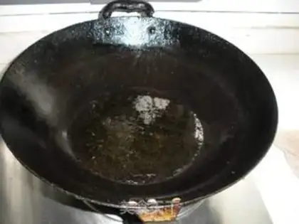 Make Stir fried pork slices with pepper and fungus step 5