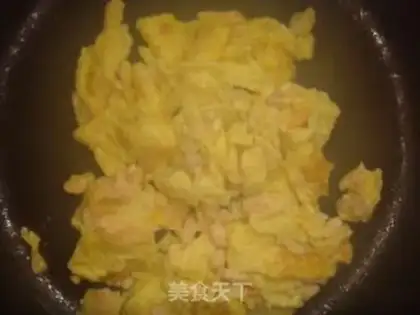 Make Salmon and egg fried rice step 4