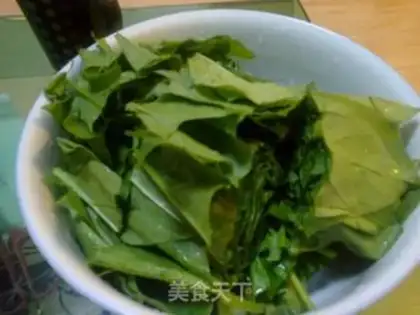 Make Spinach and peanuts step 0