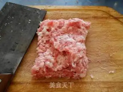 Make Chinese cabbage, pork and sea rice dumplings step 1