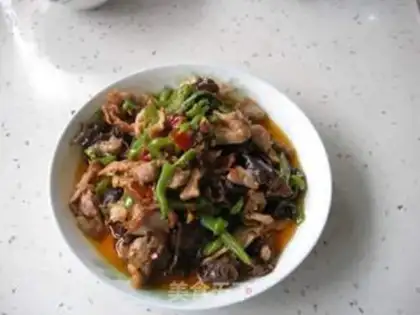 Make Stir fried pork slices with pepper and fungus step 8