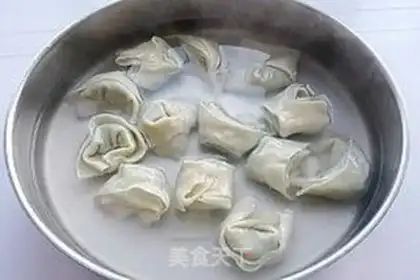 Make Big wonton with green vegetables and fresh meat step 7