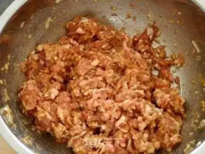 Make Chinese cabbage, pork and sea rice dumplings step 3