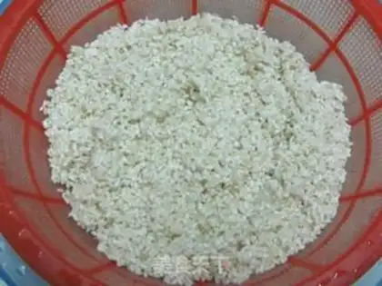 Make Jiaxing fresh meat rice dumplings step 6
