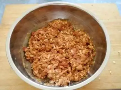 Make Chinese cabbage, pork and sea rice dumplings step 5