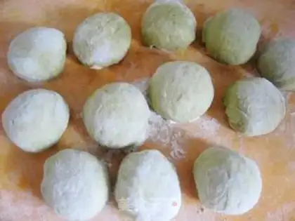 Make Oil-free matcha sesame steak bun step 3