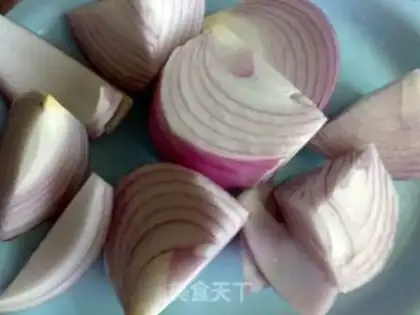 Make Stewed beef brisket with onions step 1