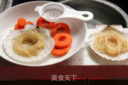 Make Steamed scallops with garlic and vermicelli step 1