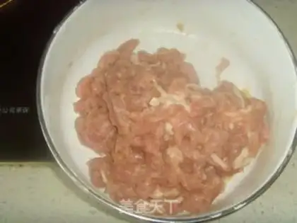 Make Shredded pork in Beijing sauce step 1