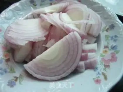 Make stir-fried pork with onions step 0