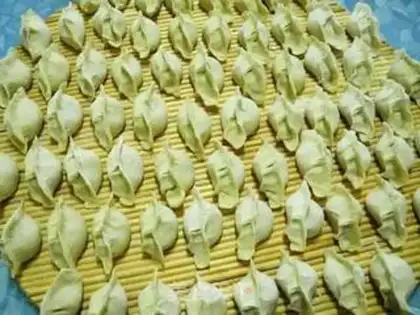 Make Chinese cabbage, pork and sea rice dumplings step 11