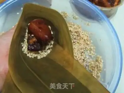 Make Jiaxing fresh meat rice dumplings step 16