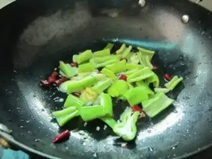Make Green pepper belly slices step 1