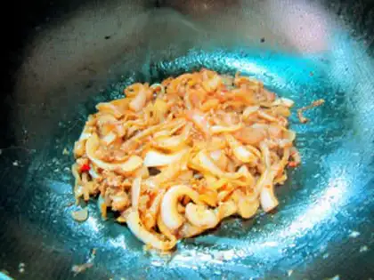 Make stir-fried pork with onions step 4
