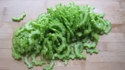 Make Green cold balsam pear step 0