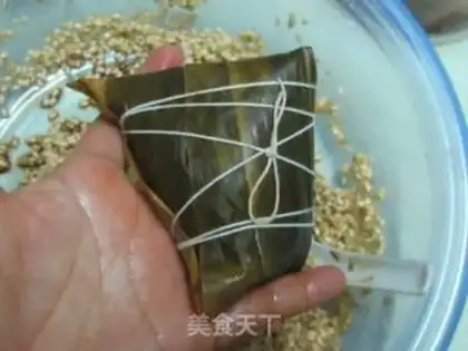 Make Jiaxing fresh meat rice dumplings step 20