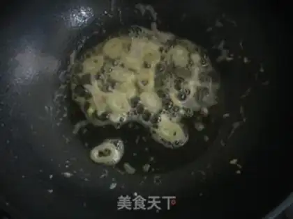 Make Eggs and vegetables fried sauce noodles step 6