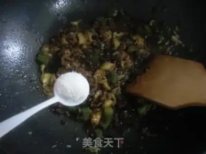Make Eggs and vegetables fried sauce noodles step 10