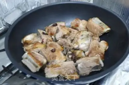 Make braised pork ribs step 1