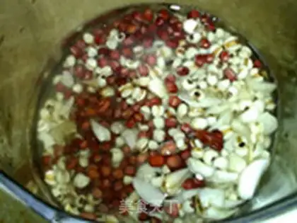 Make Coix seed red bean paste step 3