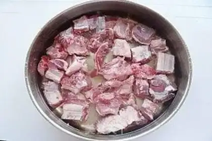 Make Chicken feather vegetable ribs soup step 1