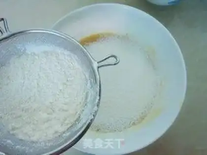 Make Banana Qifeng Cake step 3