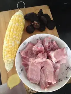Make Mushroom and corn ribs soup step 0