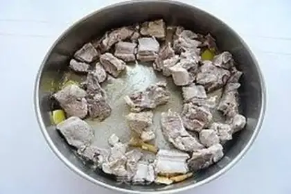 Make Chicken feather vegetable ribs soup step 2