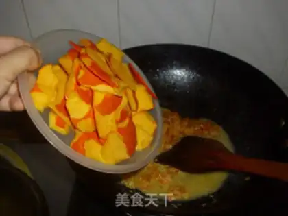 Make stir-fried pumpkin skin with zucchini step 5
