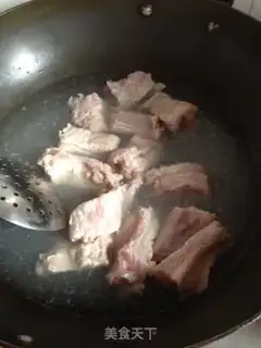 Make Mushroom and corn ribs soup step 1