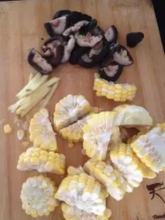 Make Mushroom and corn ribs soup step 2