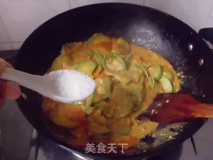 Make stir-fried pumpkin skin with zucchini step 9
