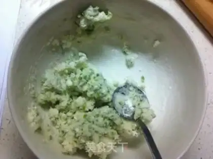 Make Scallion flavor lard biscuits step 2