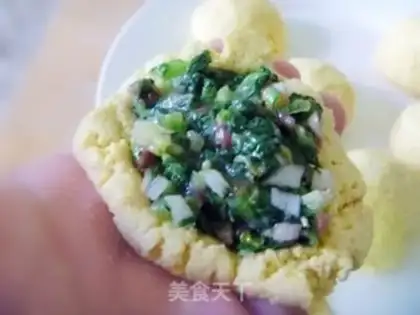 Make Coarse grains and cabbage pasted with cakes step 13