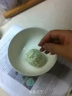 Make Scallion flavor lard biscuits step 4