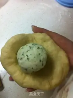 Make Scallion flavor lard biscuits step 5
