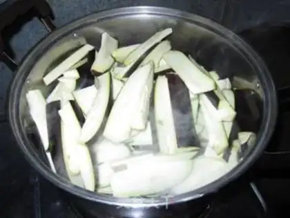 Make braised eggplant in soy sauce step 1