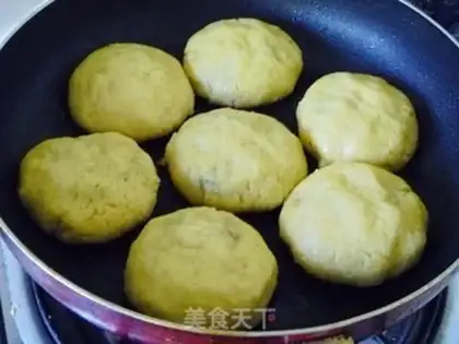 Make Coarse grains and cabbage pasted with cakes step 17
