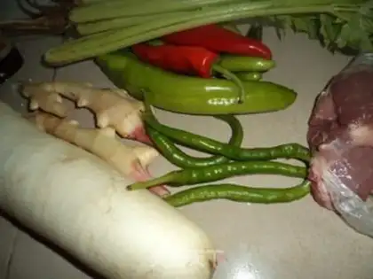 Make stir-fried shredded pork with hot and sour pepper and radish step 0