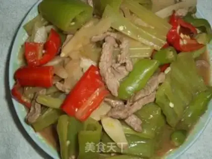 Make stir-fried shredded pork with hot and sour pepper and radish step 4