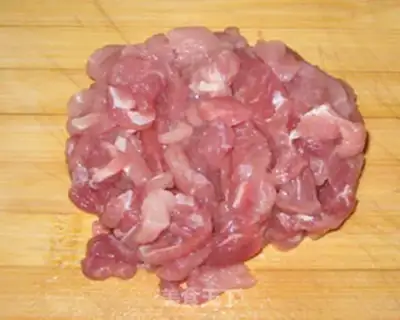 Make Shredded Pork Noodles with Vegetables step 2