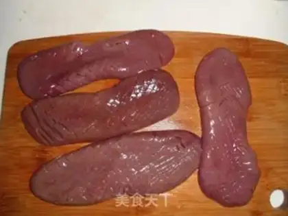 Make Litchi kidney flower step 0