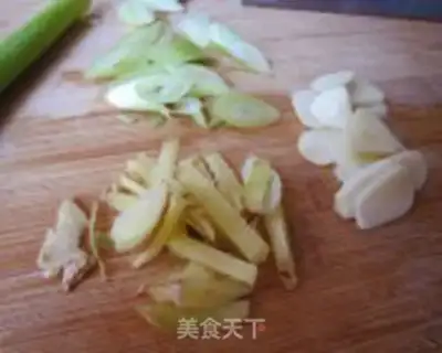 Make Shredded Pork Noodles with Vegetables step 4