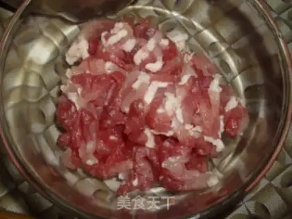 Make Fried noodles with mushrooms, winter bamboo shoots and shredded pork step 0