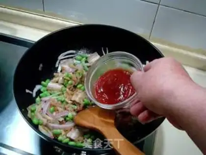 Make Fried rice with green beans and pickles step 2