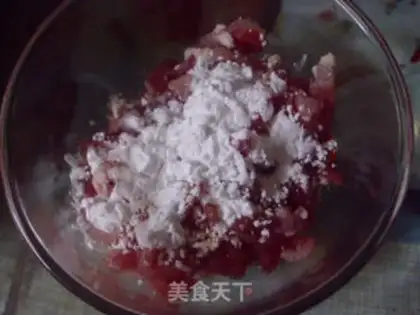 Make Fried noodles with mushrooms, winter bamboo shoots and shredded pork step 1
