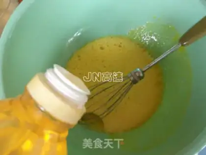 Make Policy-dotted pineapple cake roll step 1