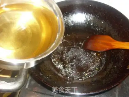 Make Fried noodles with mushrooms, winter bamboo shoots and shredded pork step 4